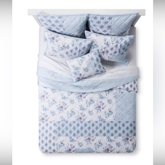 Simply Shabby Chic Patchwork Full/Queen Quilt and Throw Pillow - Picture 11 of 11